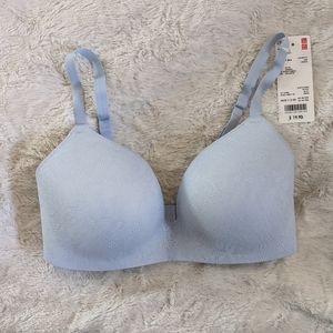 Uniqlo WOMEN BEAUTY LIGHT WIRELESS BRA (LACE)
